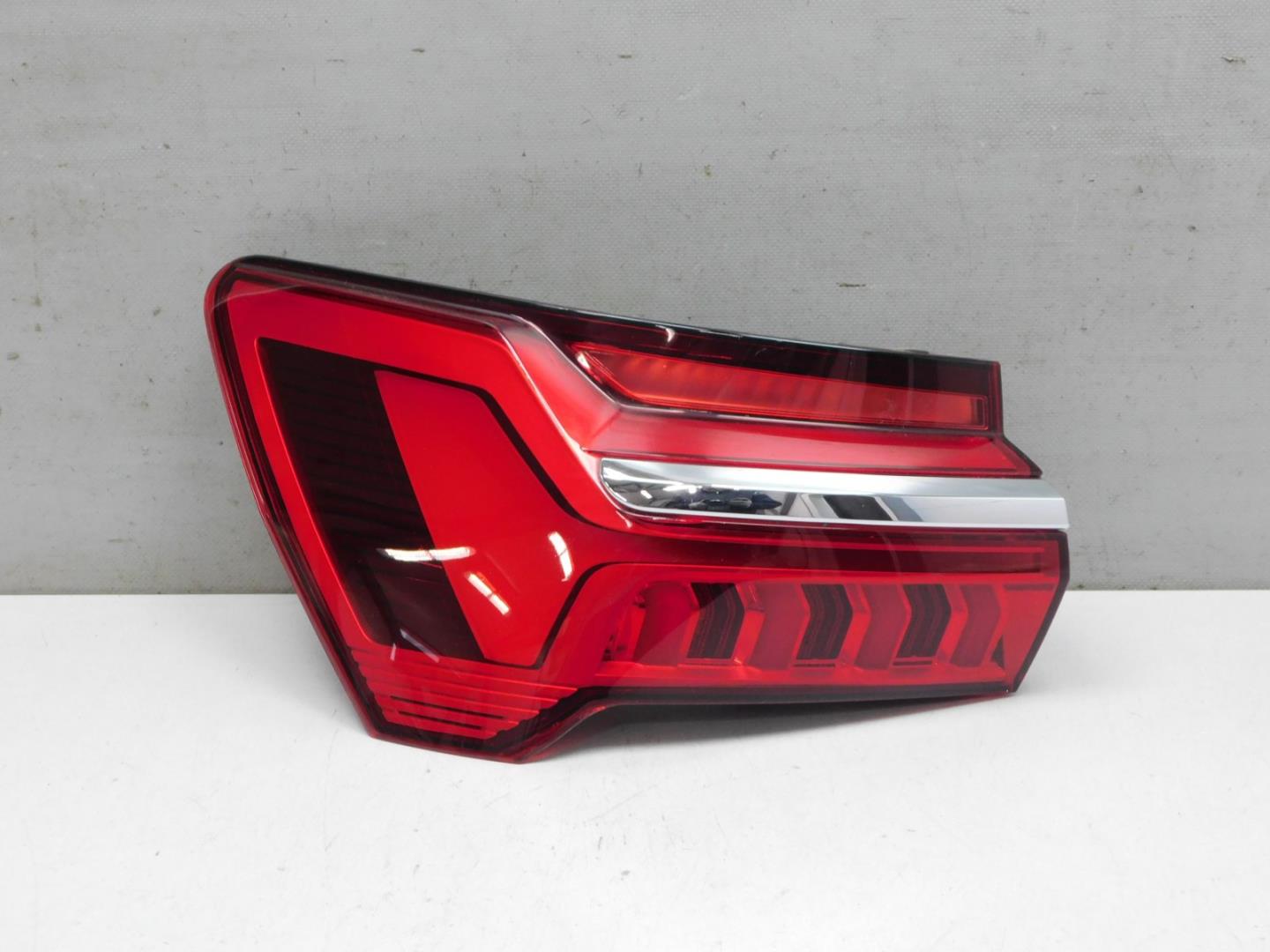 Фонарь задний наружный левый