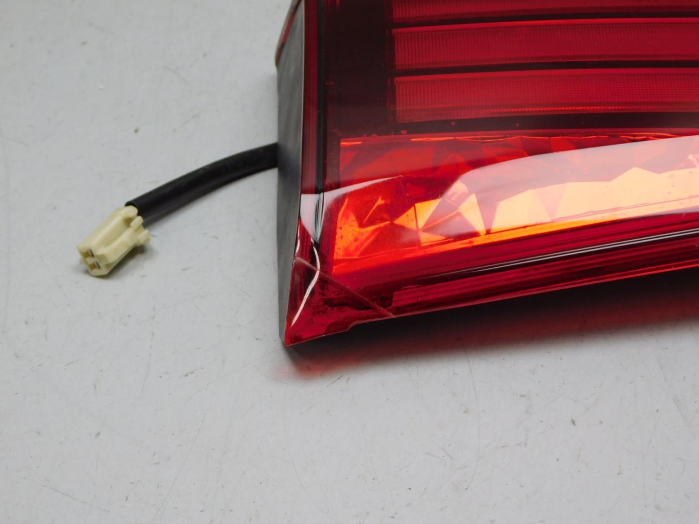 Фонарь задний внутренний левый