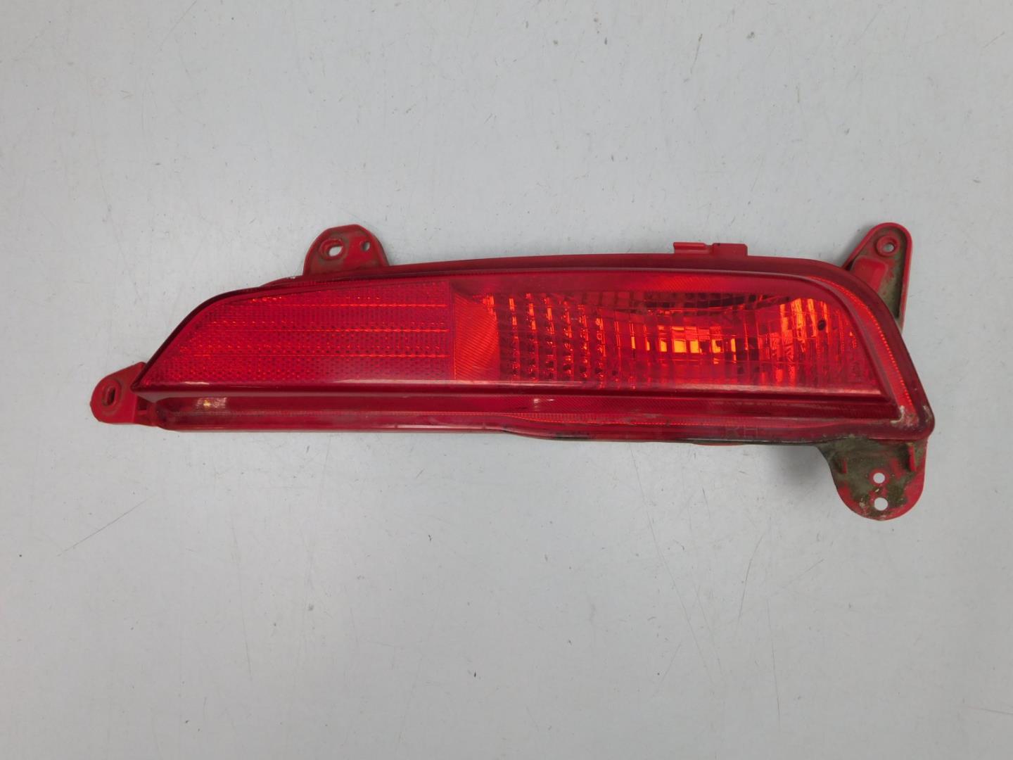Фонарь задний в бампер правый