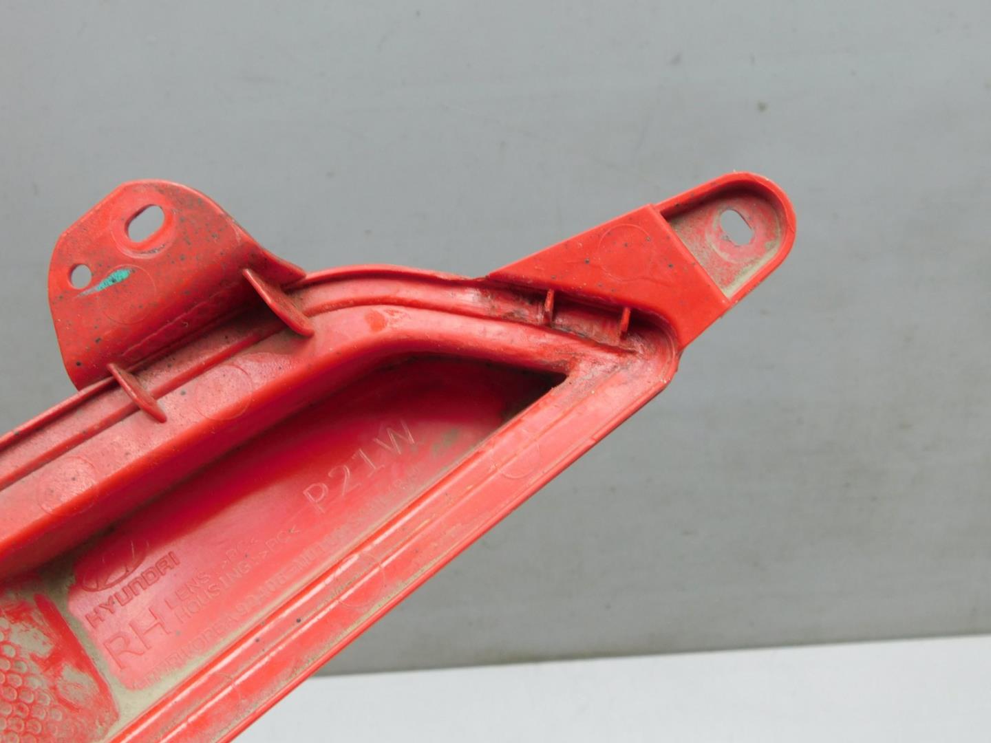 Фонарь задний в бампер правый