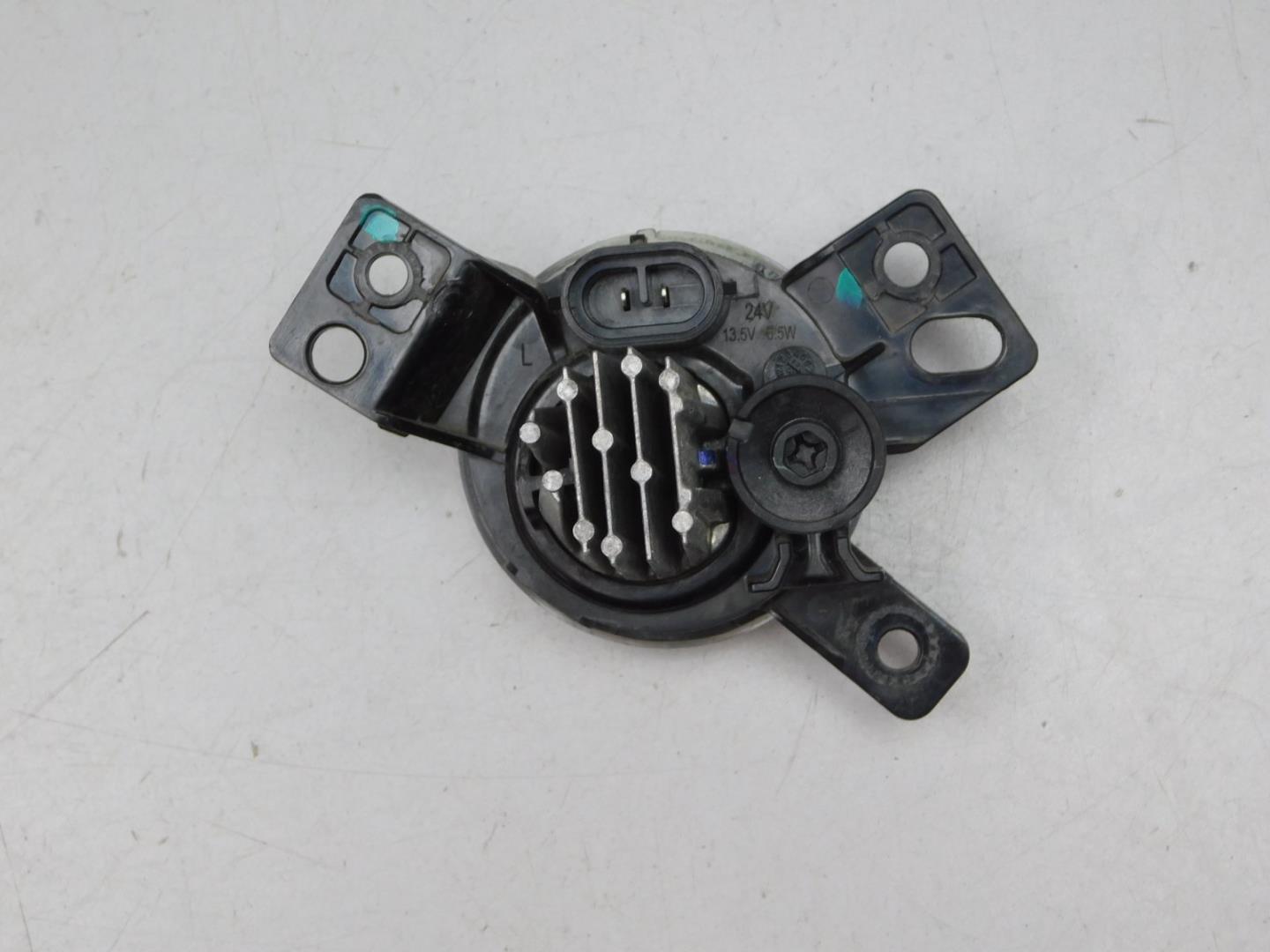 Фара противотуманная левая