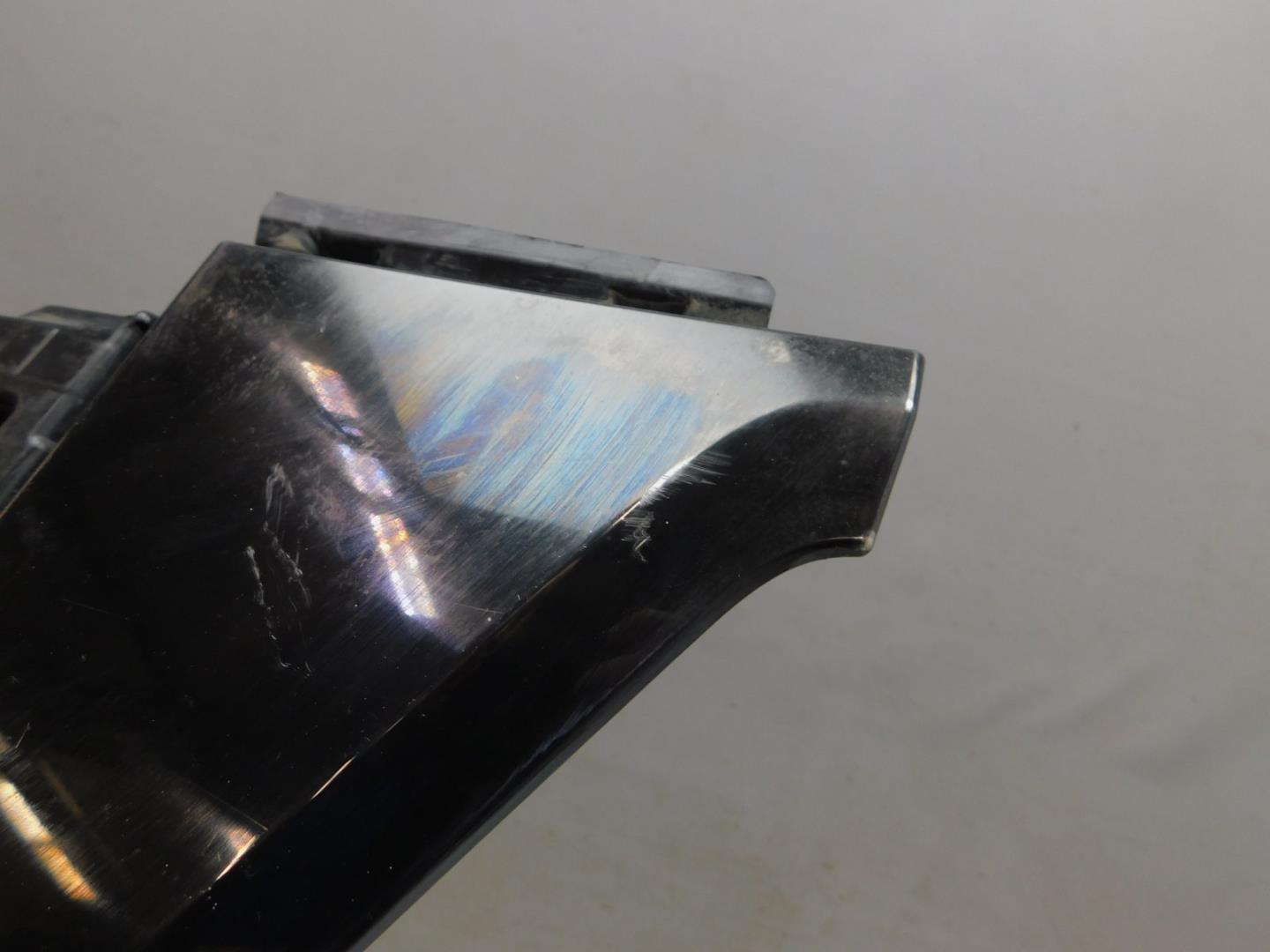 Накладка переднего крыла правого