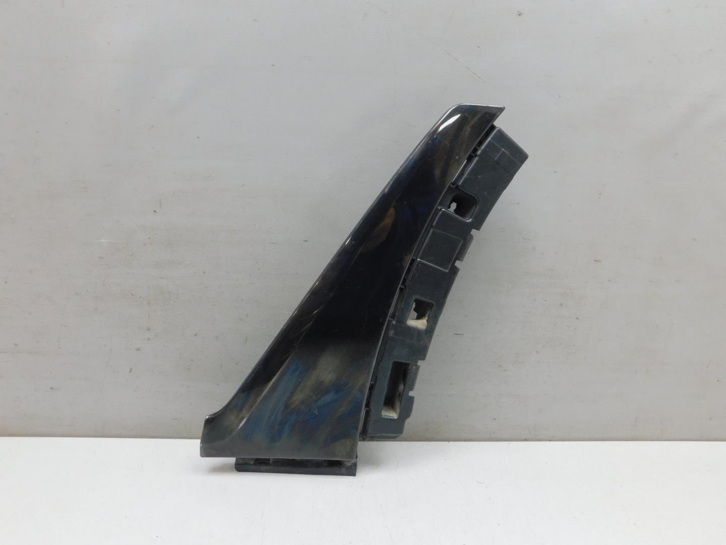 Накладка переднего крыла правого