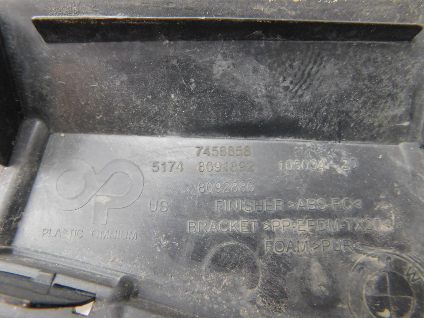 Накладка переднего крыла правого