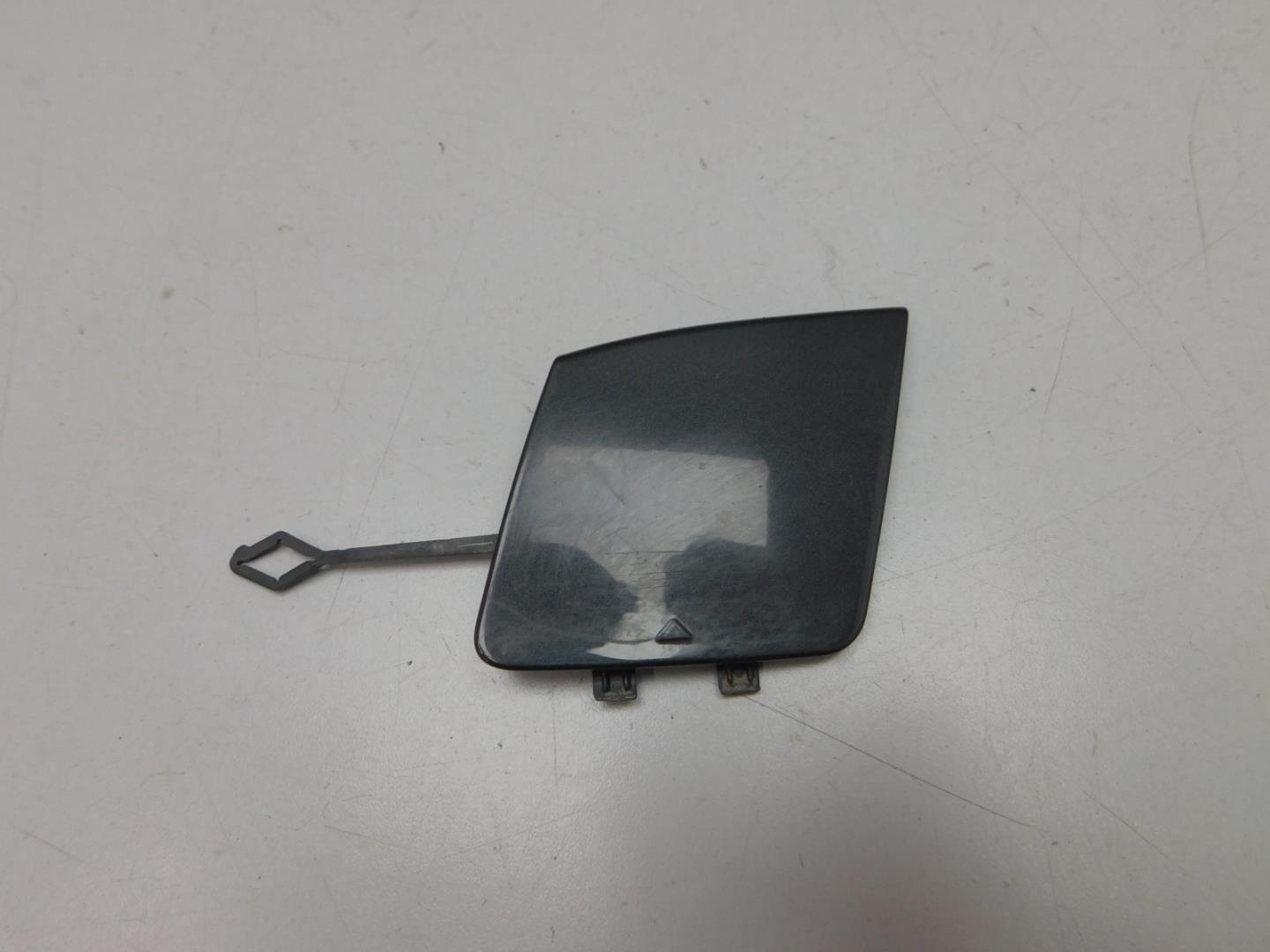 Заглушка буксировочного крюка