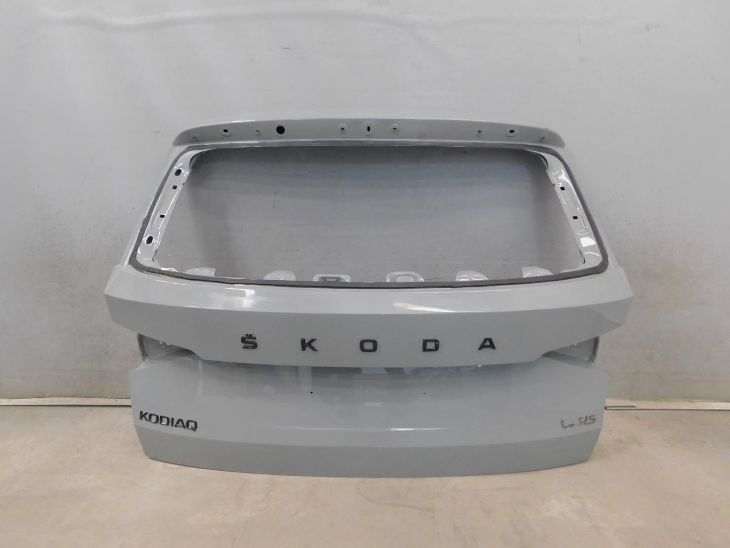 Дверь багажника