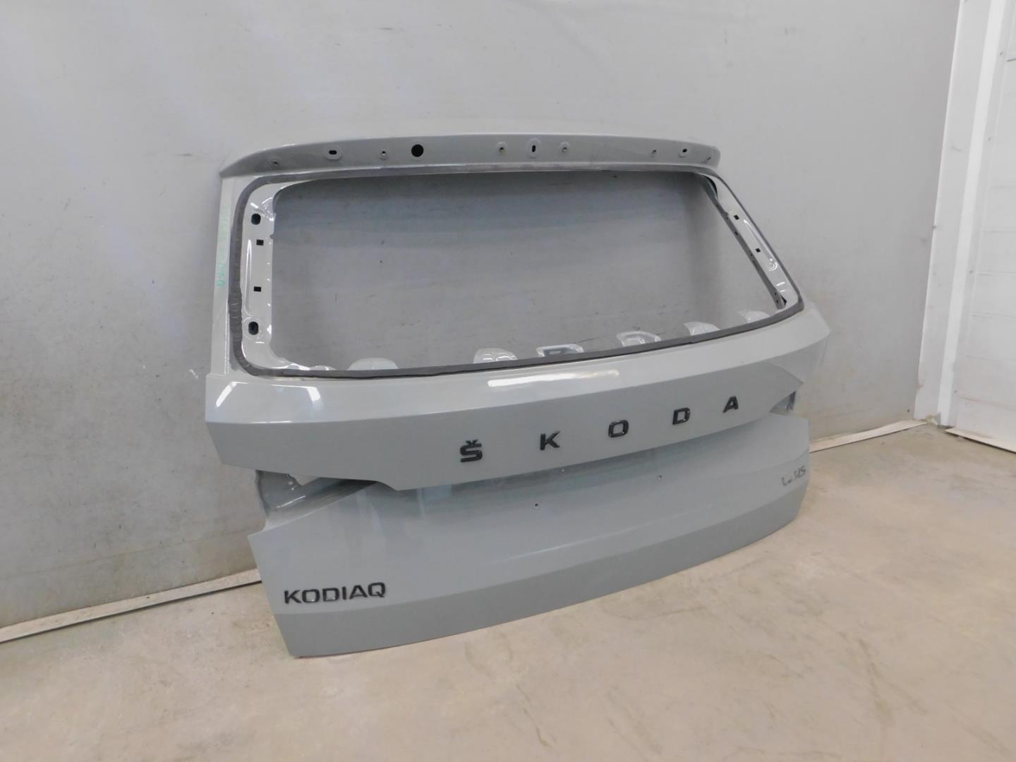 Дверь багажника