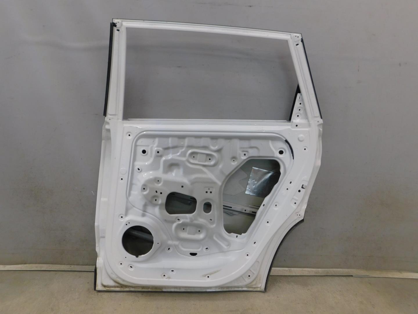 Дверь задняя правая