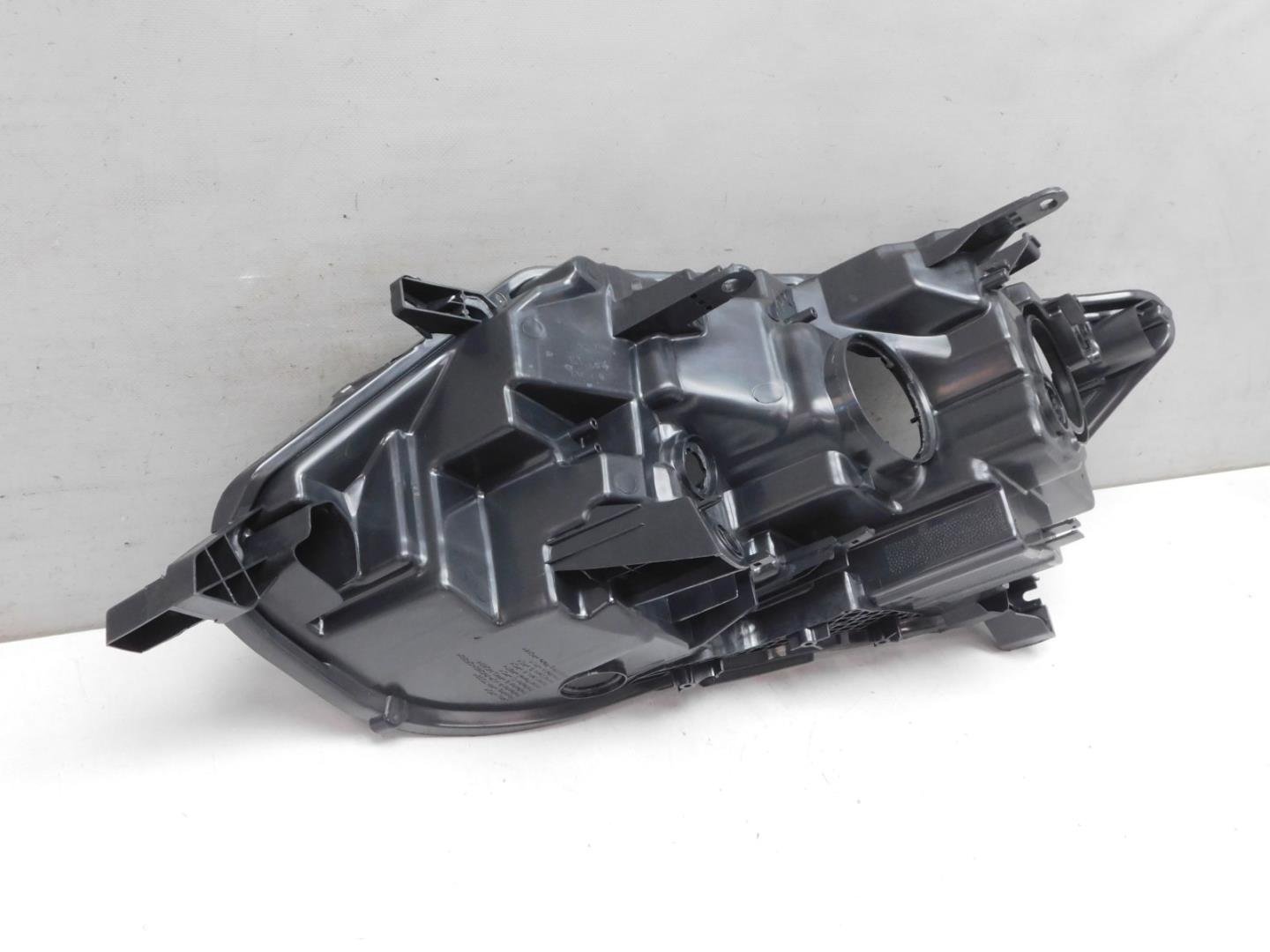 Корпус фары правой