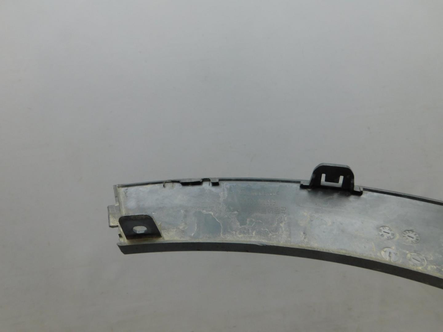 Накладка заднего крыла левого