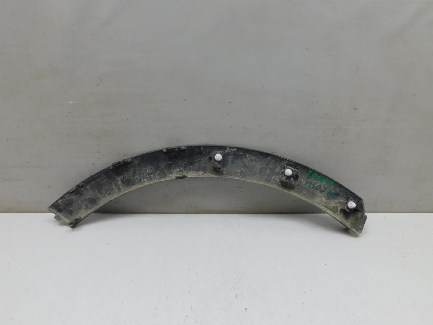 Накладка заднего крыла левого