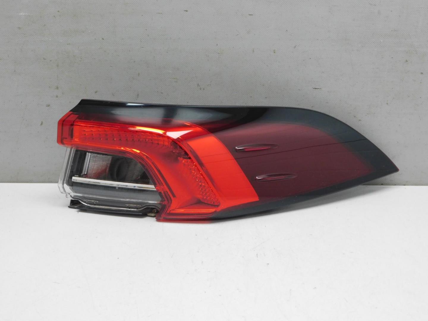 Фонарь задний наружный правый