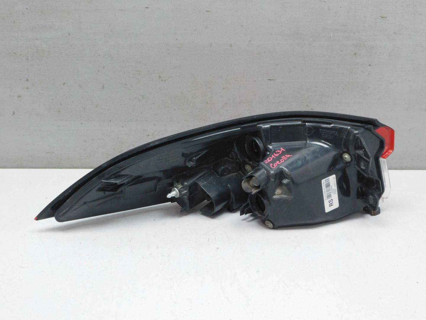 Фонарь задний наружный правый