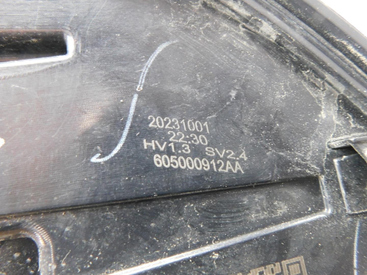 Фонарь задний наружный левый