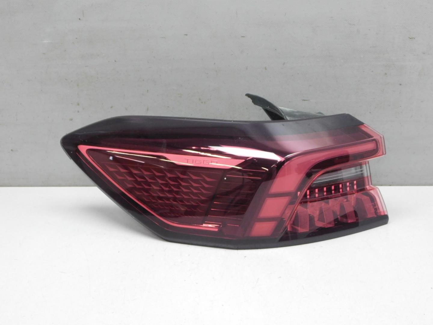 Фонарь задний наружный левый