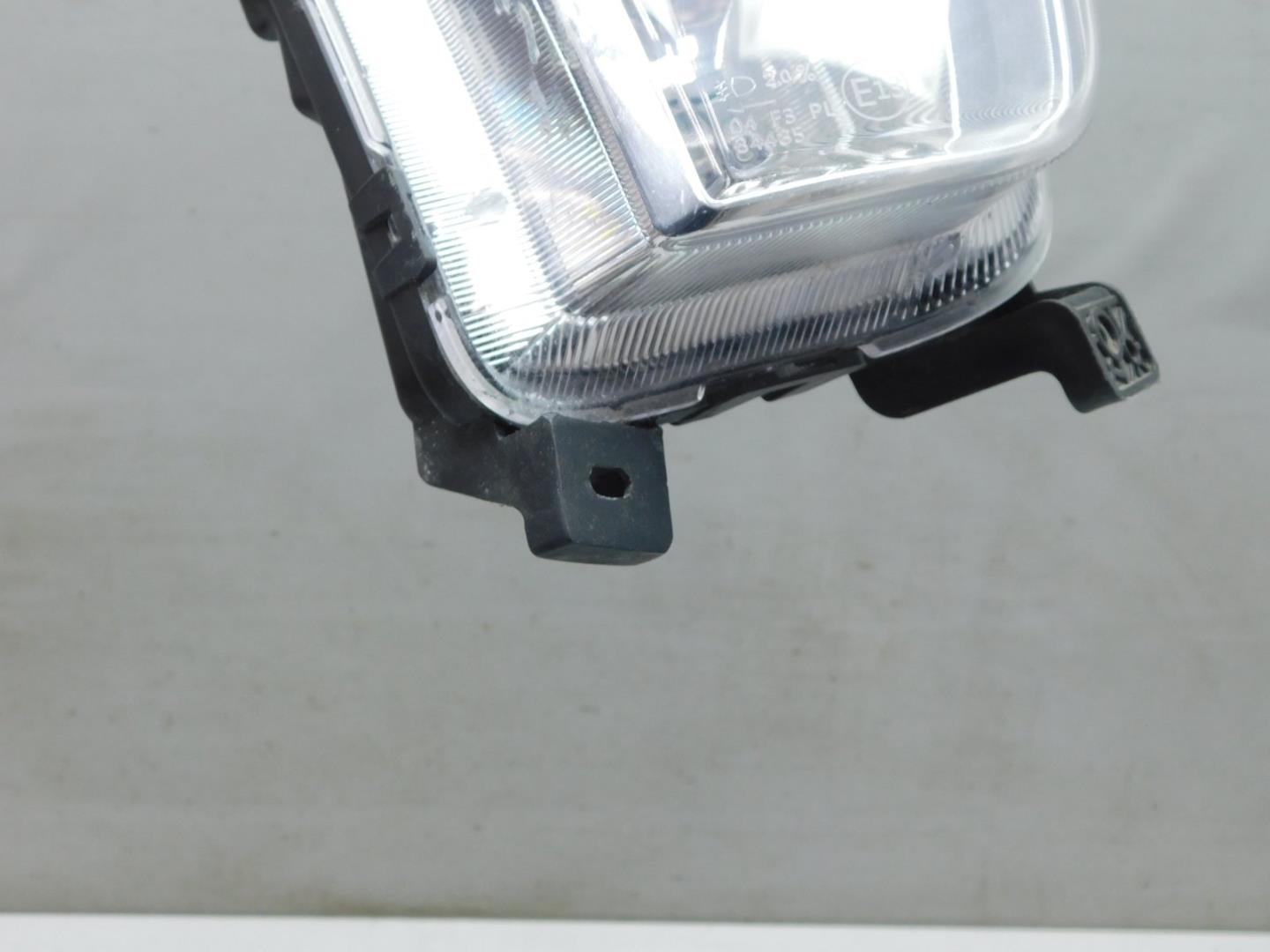 Фара противотуманная правая