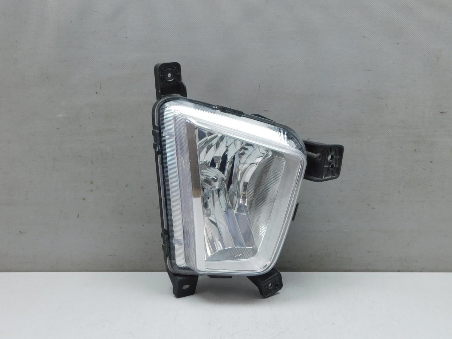 Фара противотуманная правая