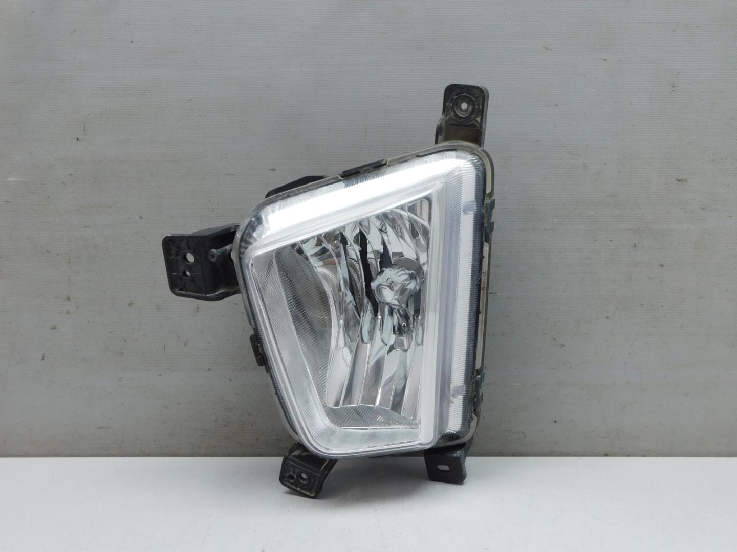 Фара противотуманная левая