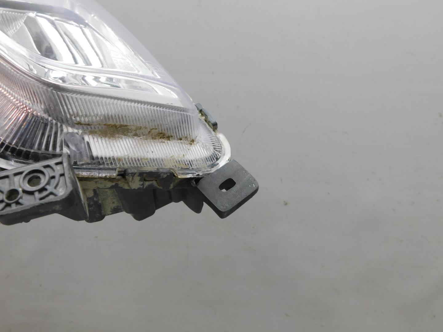 Фара противотуманная левая