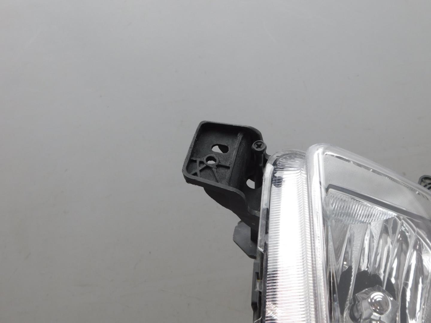 Фара противотуманная левая