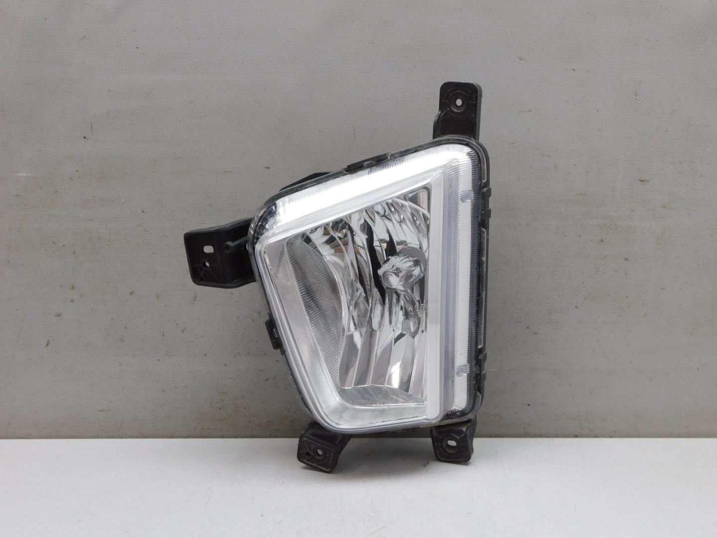 Фара противотуманная левая