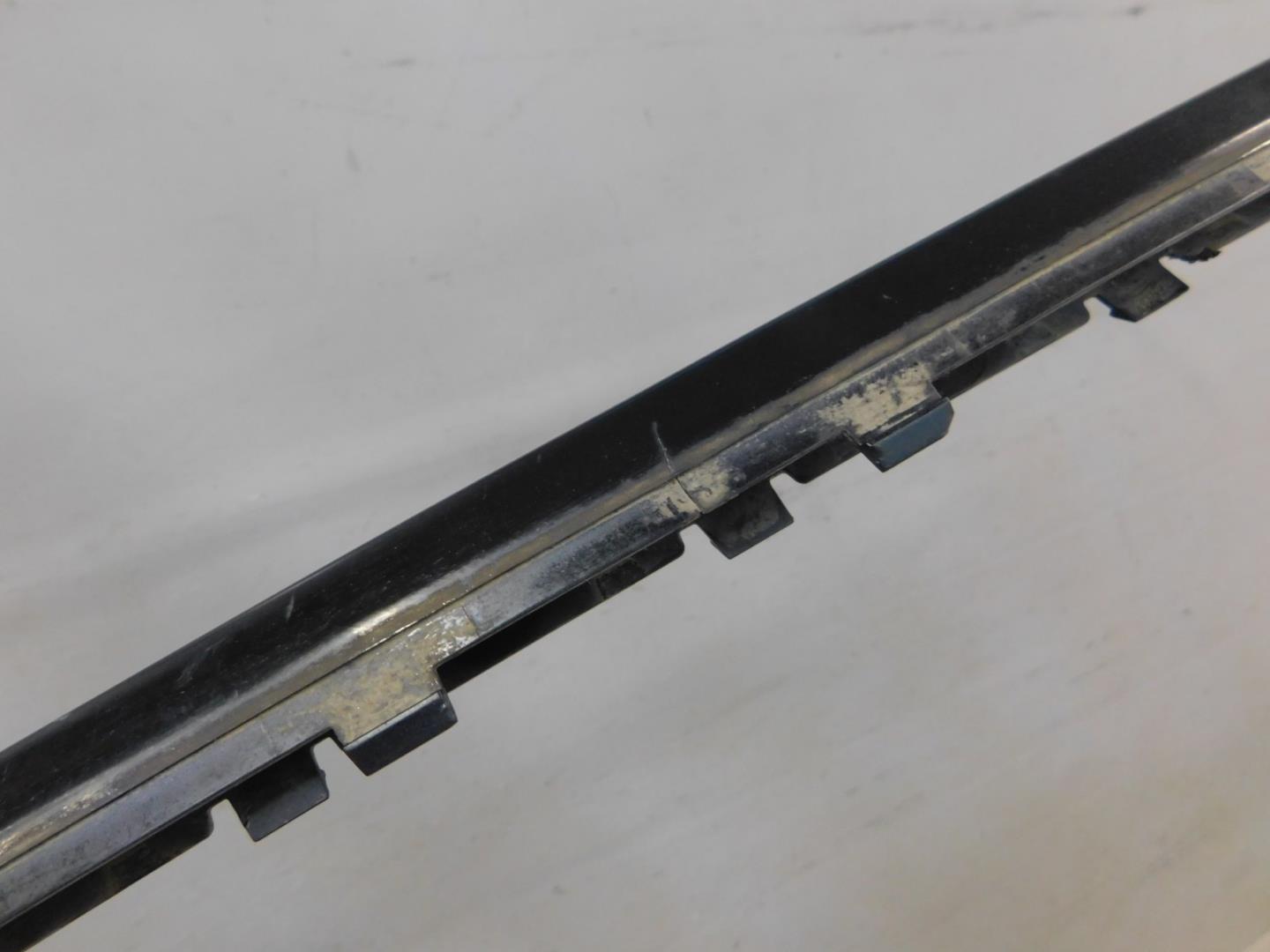 Молдинг заднего бампера