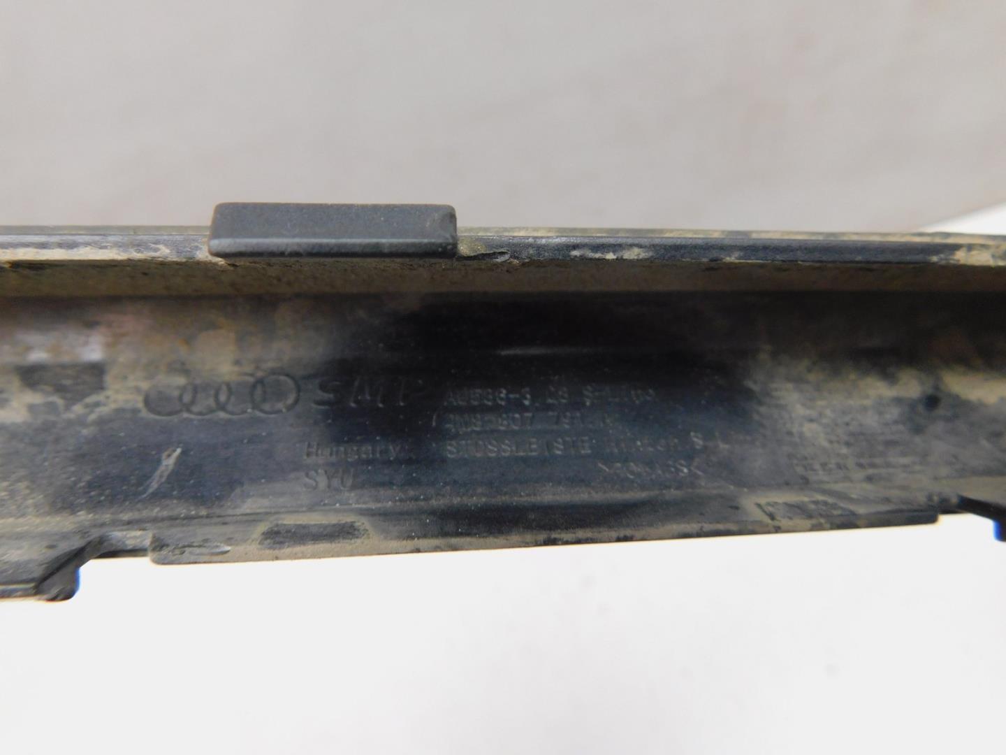 Молдинг заднего бампера