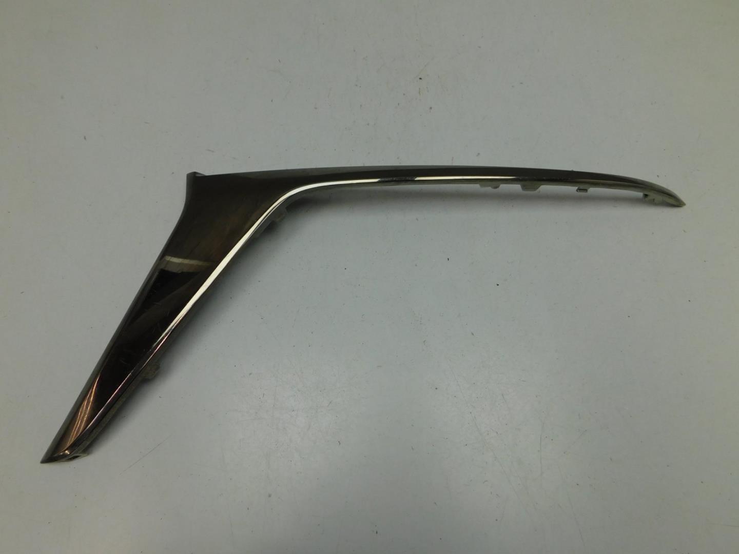 Молдинг переднего бампера