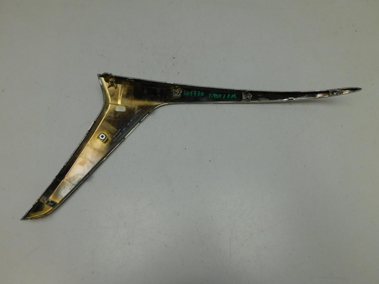 Молдинг переднего бампера