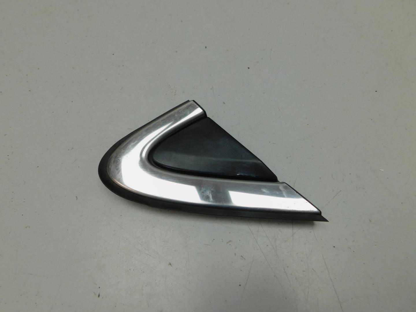 Накладка двери передней правой