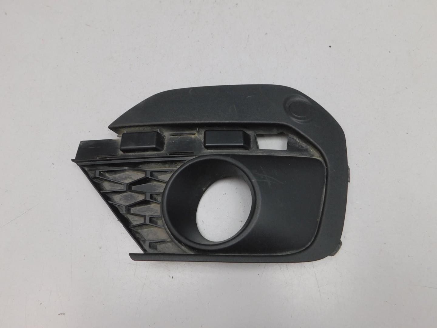 Решетка в бампер левая