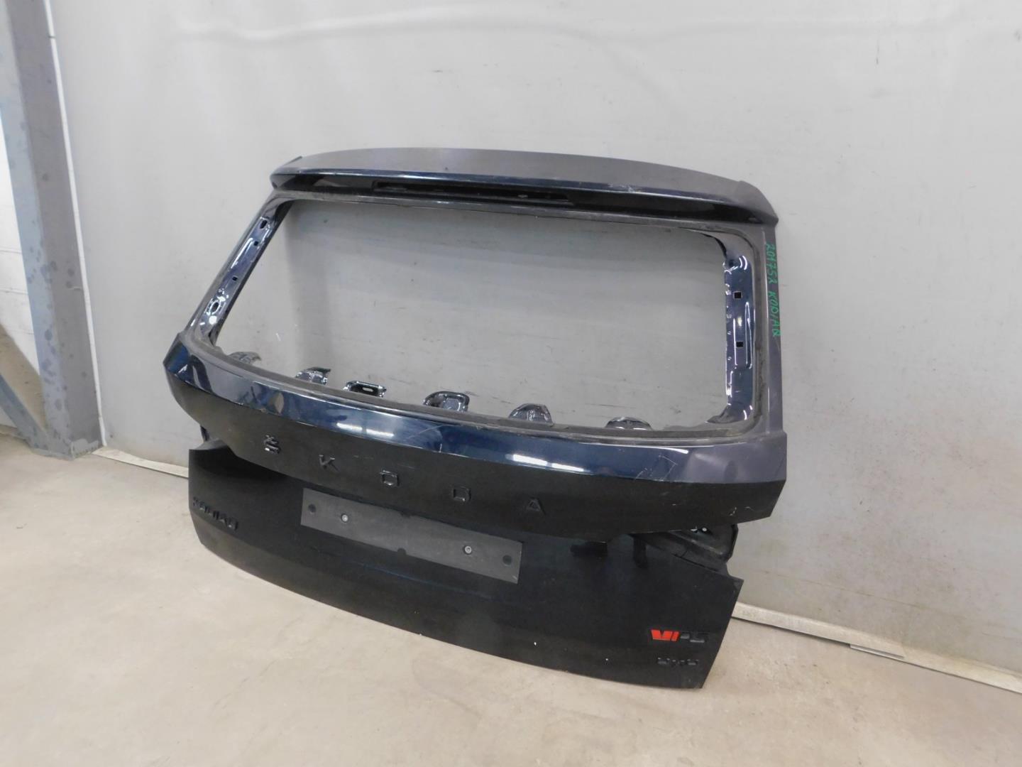 Дверь багажника