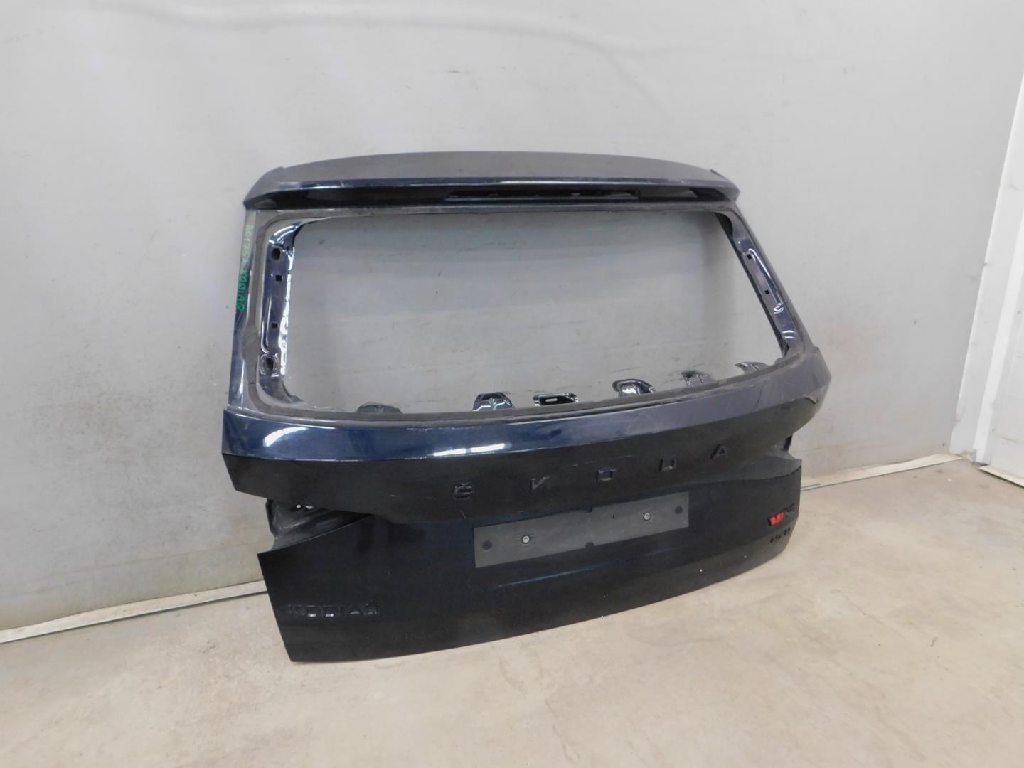 Дверь багажника