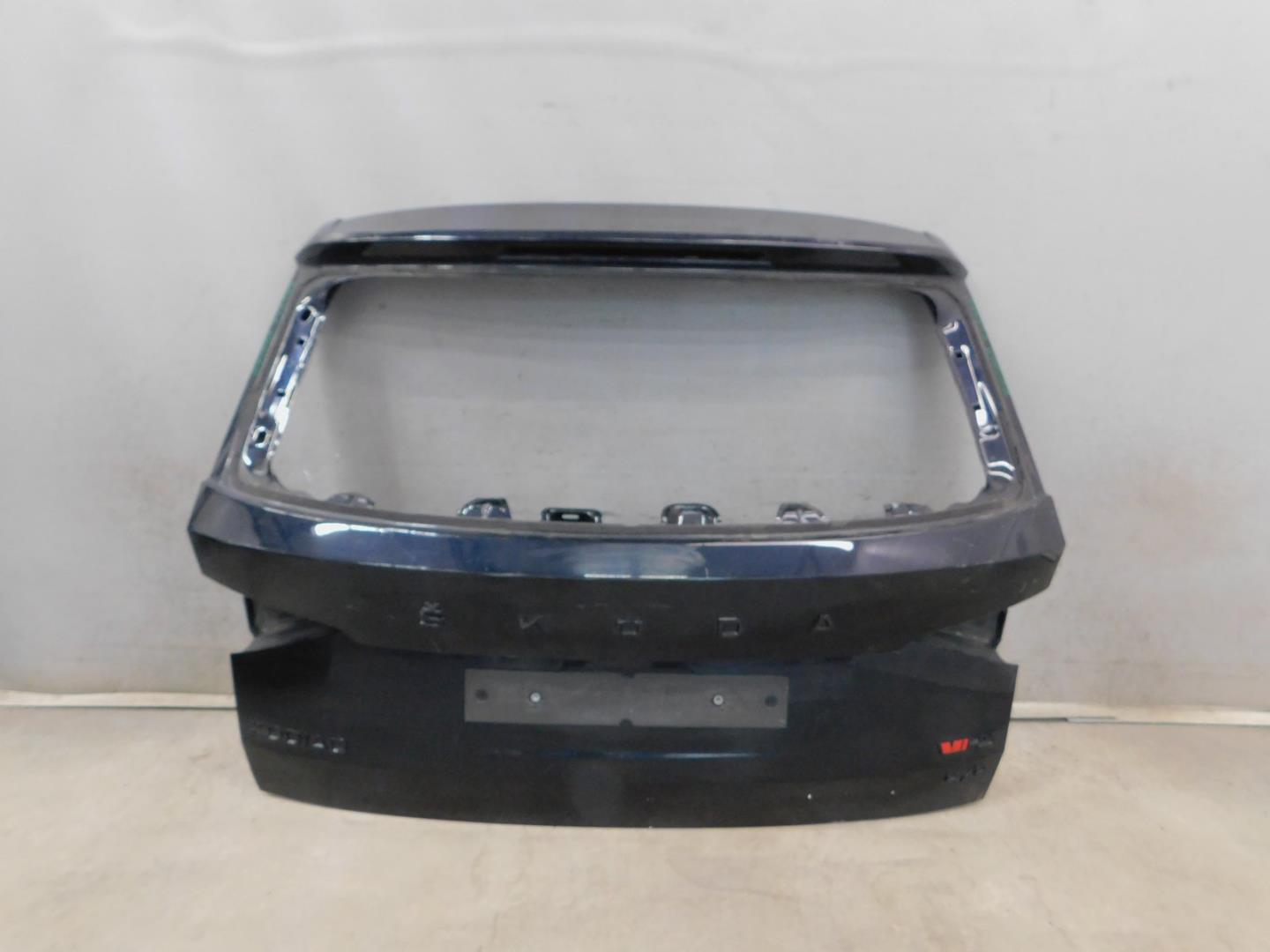 Дверь багажника