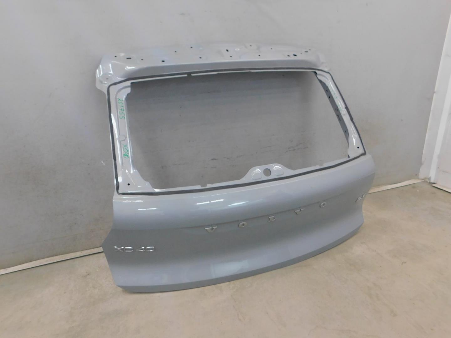 Дверь багажника