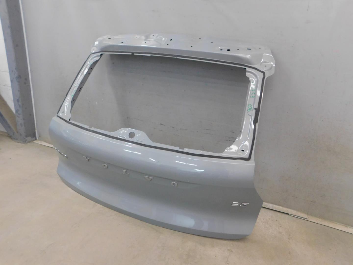 Дверь багажника