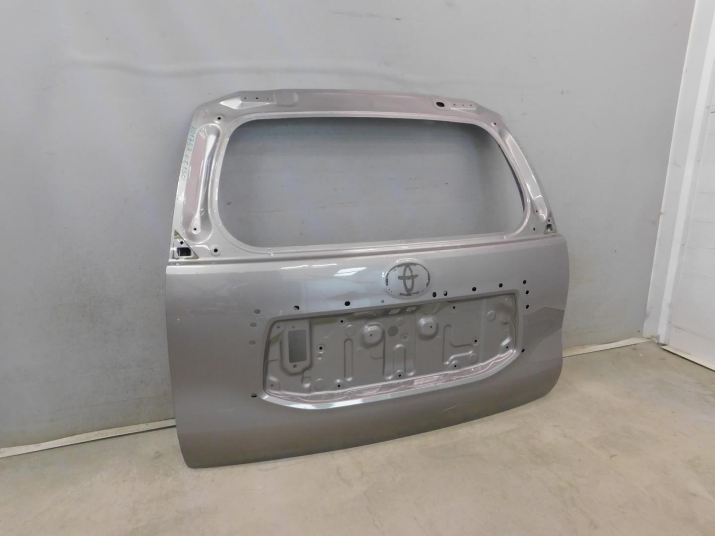 Дверь багажника