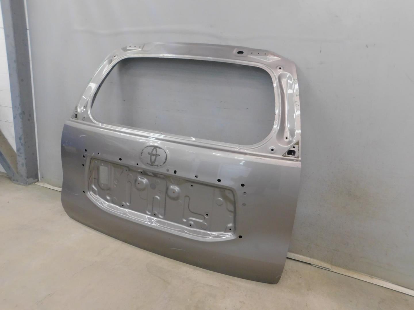 Дверь багажника