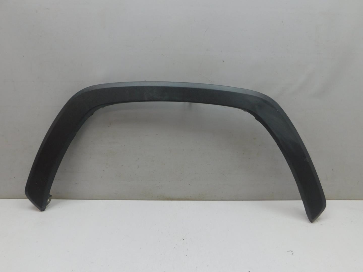 Накладка переднего крыла правого