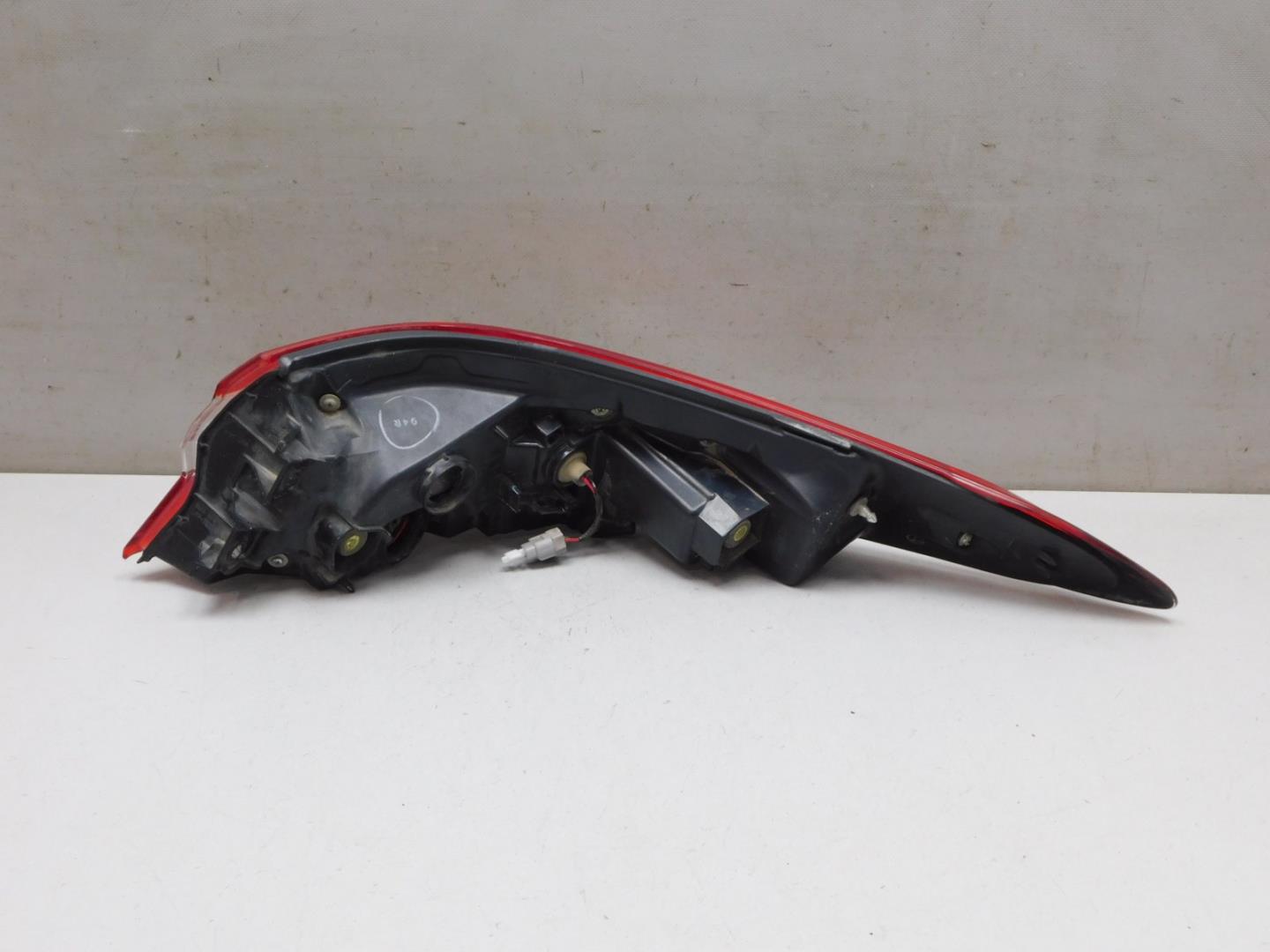 Фонарь задний наружный левый