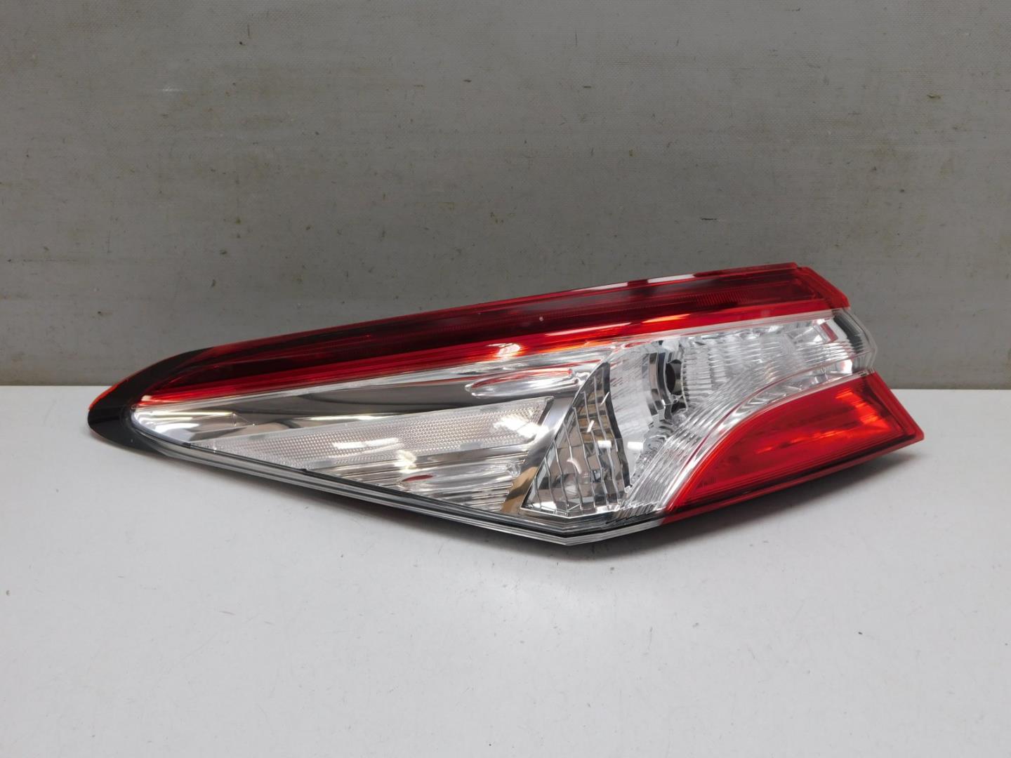 Фонарь задний наружный левый