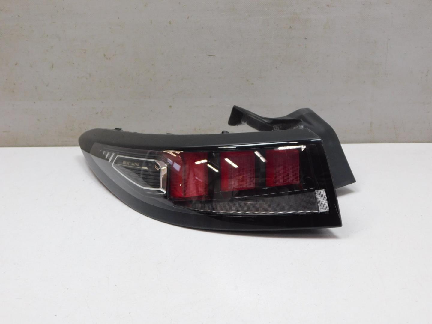 Фонарь задний наружный левый