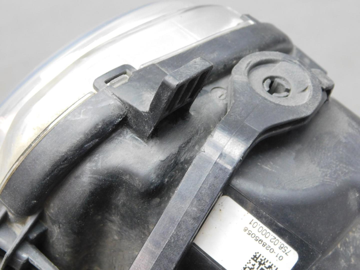 Фара противотуманная правая