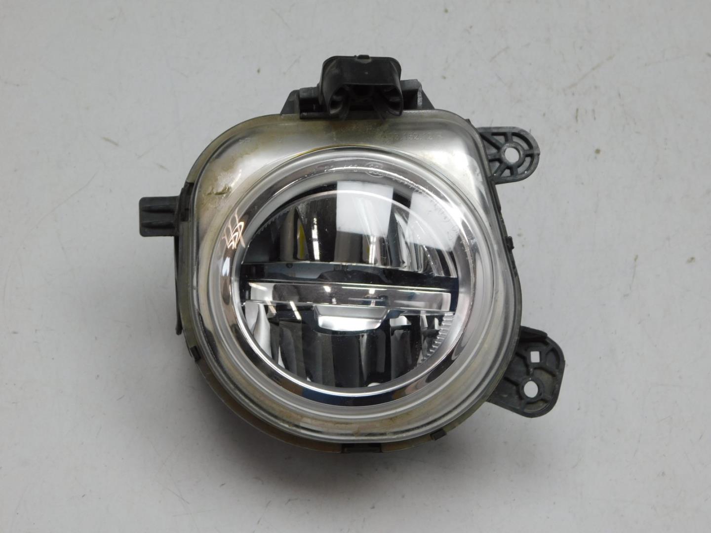 Фара противотуманная правая