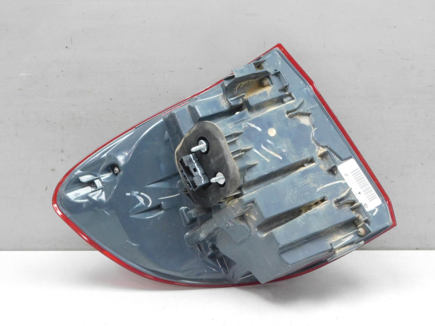 Фонарь задний наружный правый