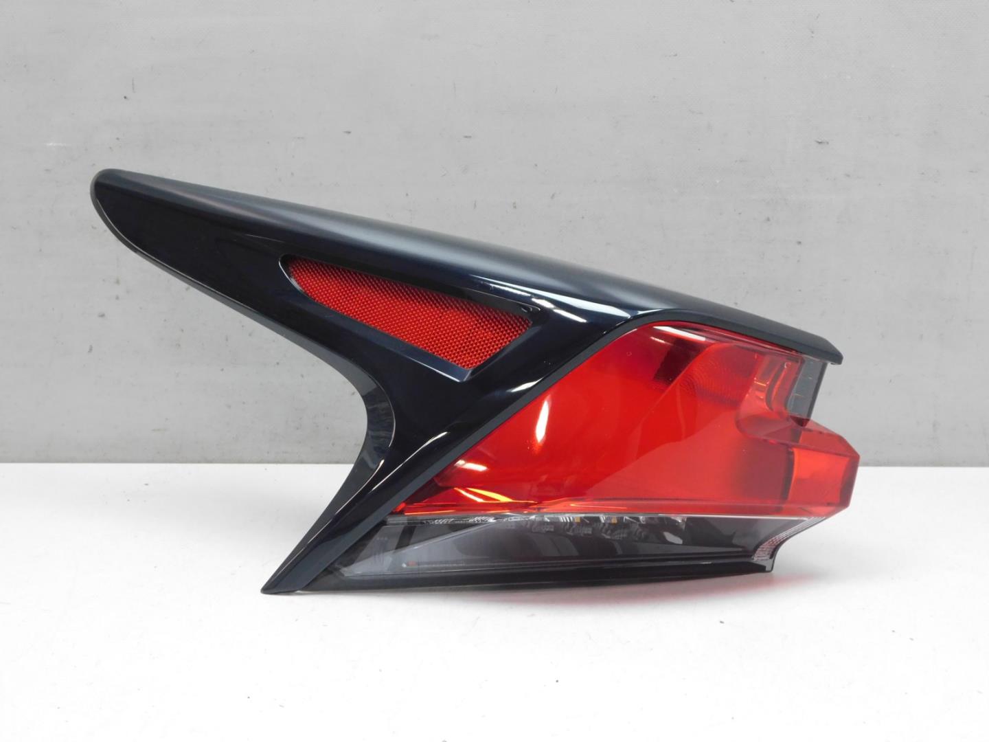 Фонарь задний наружный левый