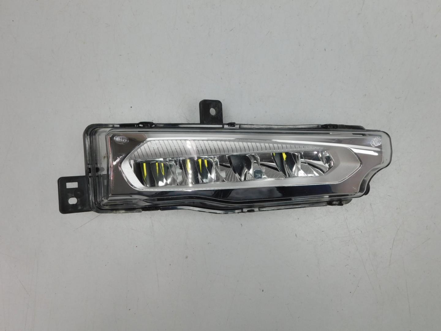 Фара противотуманная правая