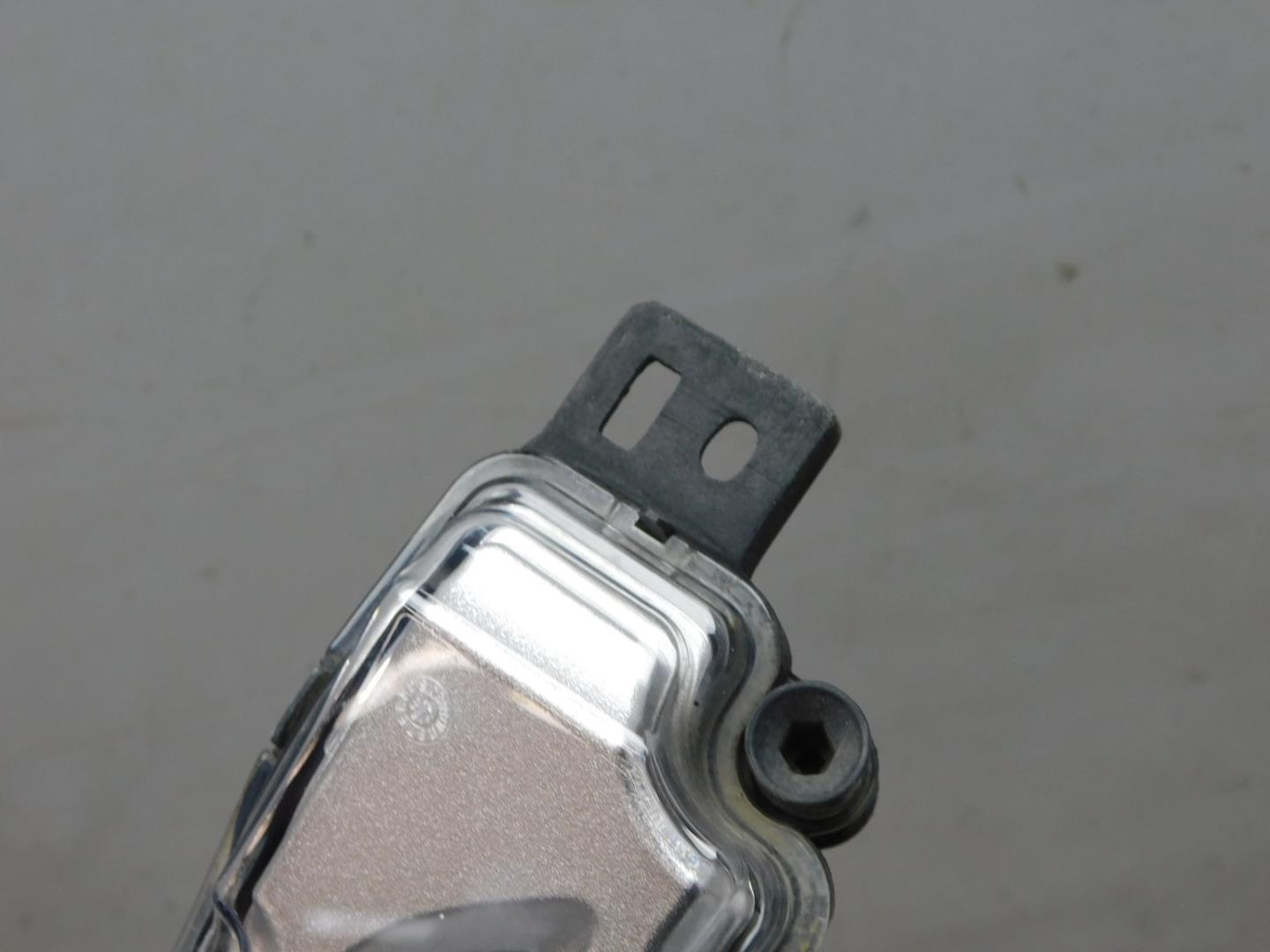 Фара противотуманная правая