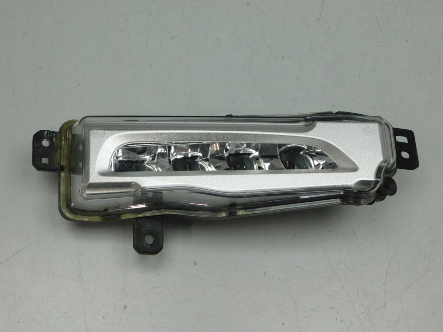 Фара противотуманная правая