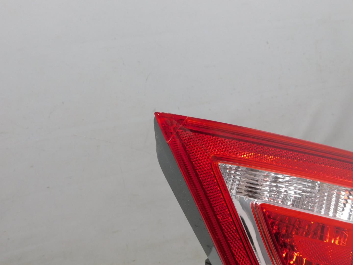 Фонарь задний внутренний правый